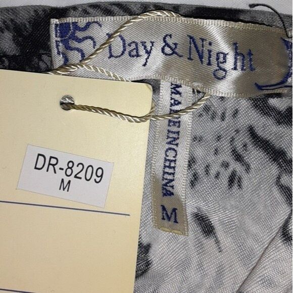 Day Night Medium Tiger Print Bodycon Dress NWT - Picture 15 of 16